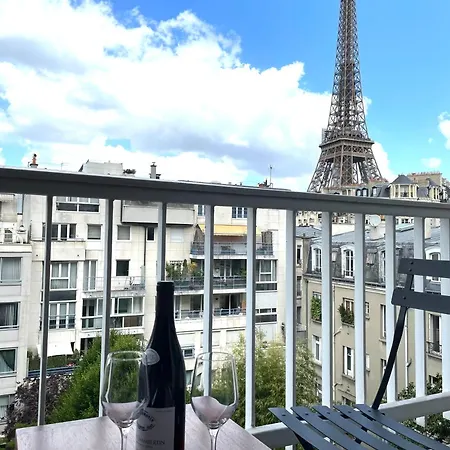 Superb Flat With Iconic Eiffel Tower View Paryż